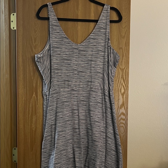 Old Navy Blue and White Textured Dress - Picture 1 of 4